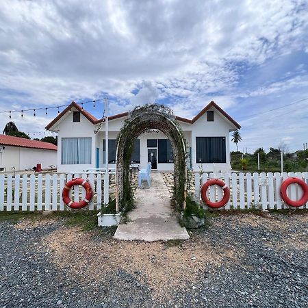 Coastal Bay Dungun Staycation Exterior photo